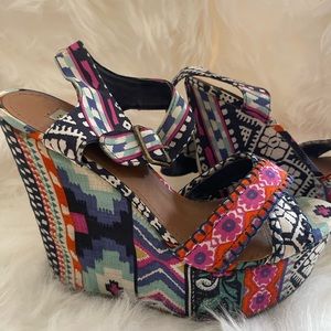 Steve Madden printed wedges Size 7